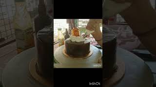 একটাই প্রশ্ন🤔 আগে কেক খাবে? না মদ!! 🥴🙈#viralvideo#originalvoice#freshcake #homemade#cake#friends