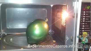 Inflar un globo con un microondas (Experimentos Caseros)