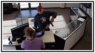 Robber Runs After Dropping Gun | CCTV | United States | 20180902