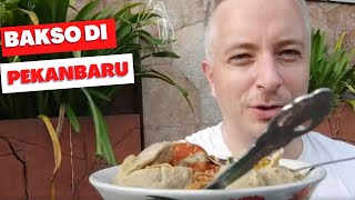 Would YOU Eat This Indonesian Street Food Bakso For $0.80?? (12000IDR) 🇮🇩