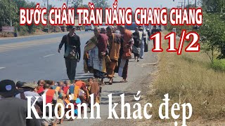 Khoảnh khắc rất đẹp bước chân trần sư Minh Tuệ cùng 12 sư nhỏ bộ hành dưới cái nắng chang chang 11/2