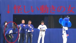 2019.03.02 手帳を宣伝するドアラをなつりカメラが狙う！