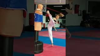 Awesome Taekwondo Kick from the Black Belt Girl!