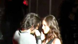 Beso de Jencarlos Canela y Gaby Espino.