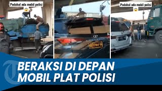 BERANI Bajing Loncat Beraksi di Depan Mobil Plat Polisi Curi Muatan Truk di Tanjung Priok