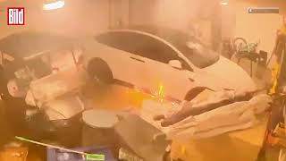 Explosion in der Garage - E-Auto steht plötzlich in Flammen!