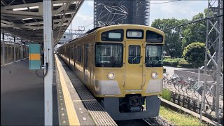 【2451F＋2453F  近江鉄道への譲渡に伴う準備改造を行う為の武蔵丘車両検修場入場回送】西武新2000系2451編成＋2453編成が小手指駅4番線発車するシーン（第9801列車）2024.9.9