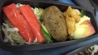 30秒の心象風景9767・ハンバーグとリンゴ～昼食弁当～