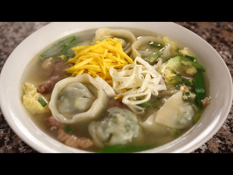Dumpling soup (Mandu-guk: 만두국) Dumpling soup (Mandu-guk: 만두국)