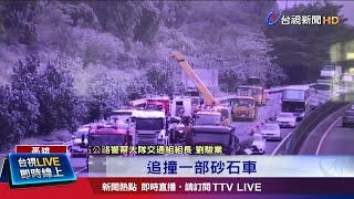 大貨車頭嚴重扭曲 父子困車內搶救難