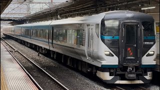 【臨時特急踊り子５４号】E257系2000番台ｵｵNA-01編成（トップナンバー）が東京行きとして大船駅2番線を通過するシーン（8054M）2025.2.16.13:03〜ジョイント音最高！〜