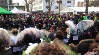 Sans haine, sans armes et sans violence, HK et les saltimbanks au Sommet citoyen pour le climat