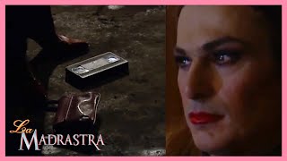 La Madrastra: ¡Demetrio mata a Ana Rosa quien descubre al asesino de Patricia! | Escena - C61