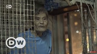 Kafeslerde yaşayan Hong Konglular - DW Türkçe