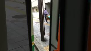 阪急高槻駅バス停にて🚍 高槻市営バス22系統 市役所前・芝生西口経由 柱本団地行き ドア閉めまでの様子