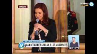 Cristina Kirchner con la militancia en Casa Rosada