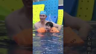 小宝学会游泳啦！《爸爸当家 Daddy at Home》【芒果TV纯爱剧场】