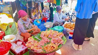 Here is a small fresh vegetable, fish and meat market outside the suburbs of Cambodia.#food