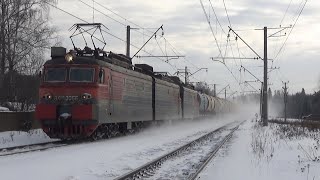 Электровоз ВЛ11М-305/304А с грузовым поездом