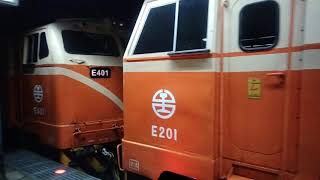 本人拍攝653次本務E401型加掛+E201型機車故障莒光號經北迴/海線往彰化晚111分114/1/17台北站開車