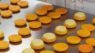 Le garnissage des coques de macarons