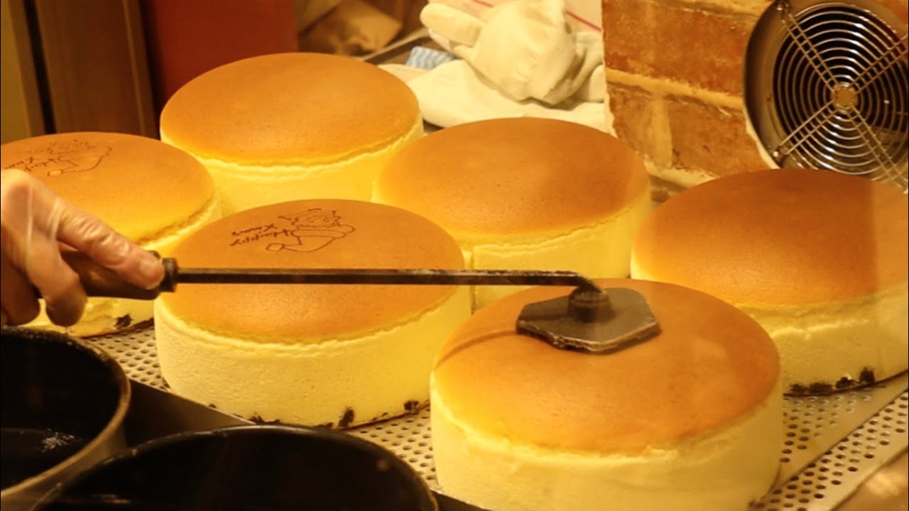 Japanese Street Food - JIGGLY CHEESECAKE Uncle Rikuro Cheese Cake Osaka ...