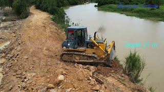 Very Shocked ! Resurfacing Riverside Road With SHANTUI SD13 Bulldozer And 12 Wheel Dump Truck