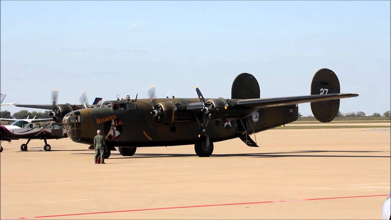 B-24A "Diamond Lil" Start-up - YouTube