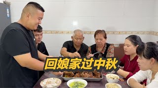 女婿回娘家过中秋，拉一车东西却只卸一盒月饼，小舅子直言太抠门