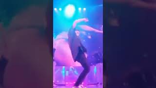 CHRIS BROWN - WOBBLE UP DANCE LIVE