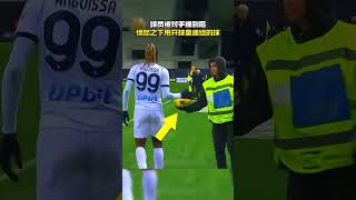 球员无礼推倒球童后道歉 #足球的魅力  #football