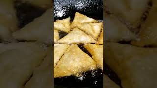 #frying #sambusa #yummy #ramadan #ramadanspecial #shorts  #viral #trending