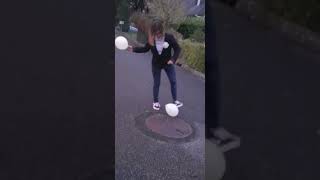 Moi l’année dernière entrain D’éclater, un ballon 😂😂￼