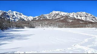 美しき青空と雪原の戸隠鏡池・4K