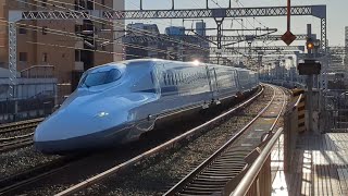 東海道新幹線。浜松駅、のぞみ号東京行き通過シーン。N700Ａ系JR東海車。