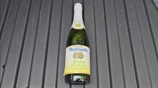 Martinellis Sparkling Pear Cider Taste Test Review