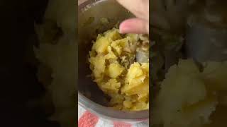 အာလူးထောင်းစပ်စပ် pounding potatoes #food #burmesefood #cooking #homemademeals #thailand #recipe