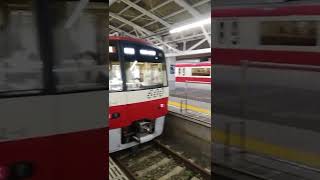 【昨日撮影‼️】京急600形652編成\u0026京急600形653編成　普通小島新田行き\u0026回送‼️　京急川崎駅停車中#ダイキ600系 #shorts #京急600形 #京急600形 #京急川崎駅