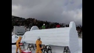 雪と氷の建物建設中を見学・・・しかりべつ湖コタン