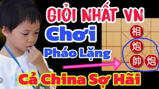 CẬU BÉ THIÊN TÀI PHẾ XE CHƠI PHÁO LẶNG AI CŨNG SỢ