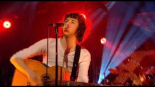 The Kooks - She Moves In Her Own Way (Jools's Annual Hootenanny)