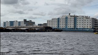 2 mega grote asielboten in Zaandam bij de Gerrit Bolkade