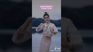 中国云南省西双版纳州傣族美女主播 / China - Yunnan province - Sipsongbanna region: beautiful ethnic-Tai vloggers