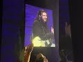 when a fan is clever and plays a game with @hozier and the audience wins someone new.