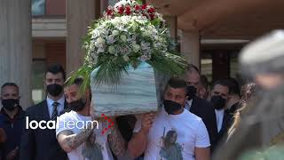 Agliana, funerali di Luana D'Orazio: l'uscita del feretro