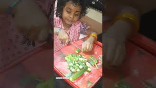 സവാള കിരികിരി കിരി സവാള കിരികിരി കിരി 😀/#avani /#vegetables /#cuttingskills /#cute #recipe /#shorts