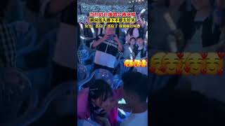 社恐女友在演唱会被男友求婚