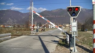 Spoorwegovergang Karnare (Кърнаре) (BG) // Railroad crossing // Железопътен прелез