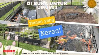 Kolam koi di sebuah taman yag dilengkapi banyak kandang aviary