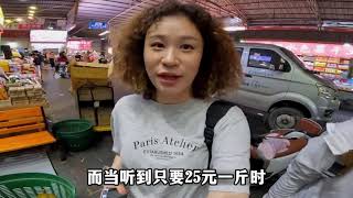 韩国小姐姐去云南水果批发市场，看到便宜的西瓜后，扬言想开卡车来拉 #韩国人来中国 #老外看中国 #外国人在中国 #老外在中国